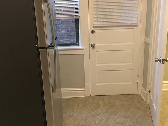 4th image of 3222 N Karlov Ave #2