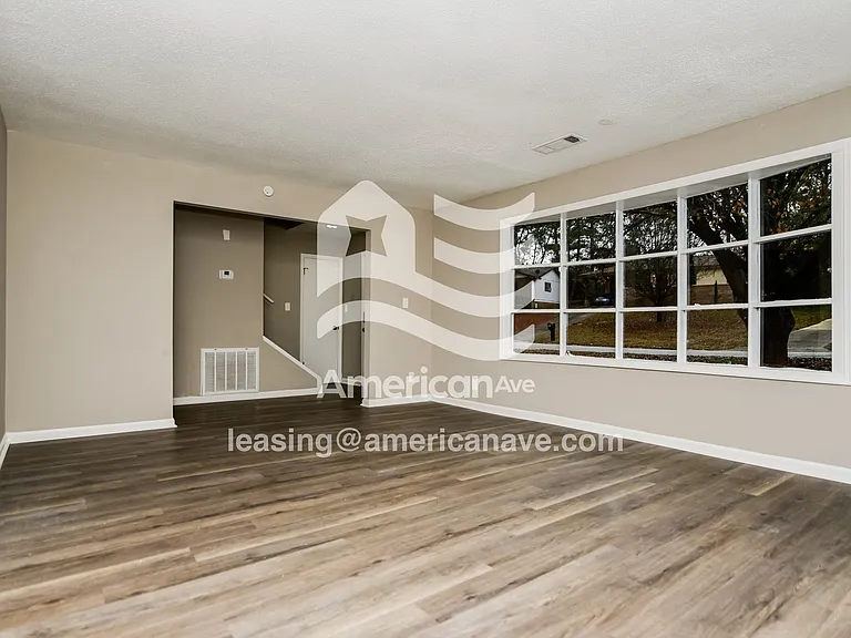 1472069_002_wm_-_living_room_13458735.jpg