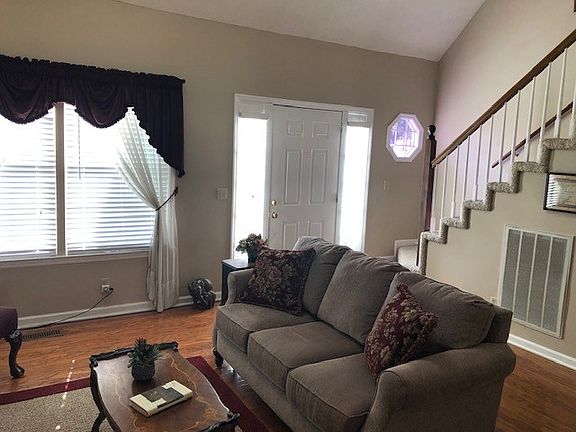 4th image of 201 Shady Ln