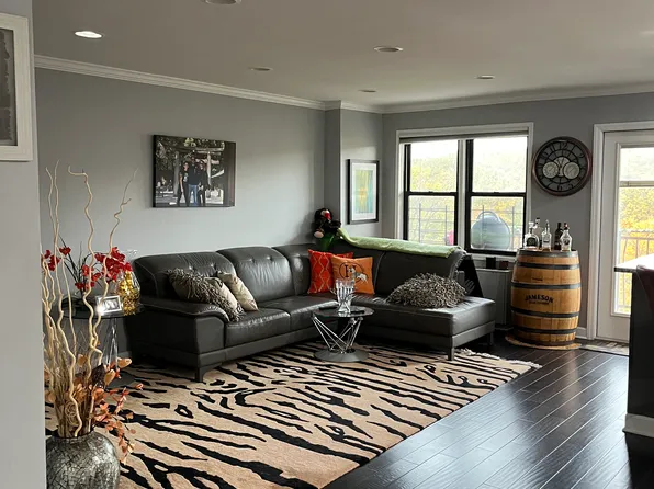 1000 Clove Road image 1 of 40