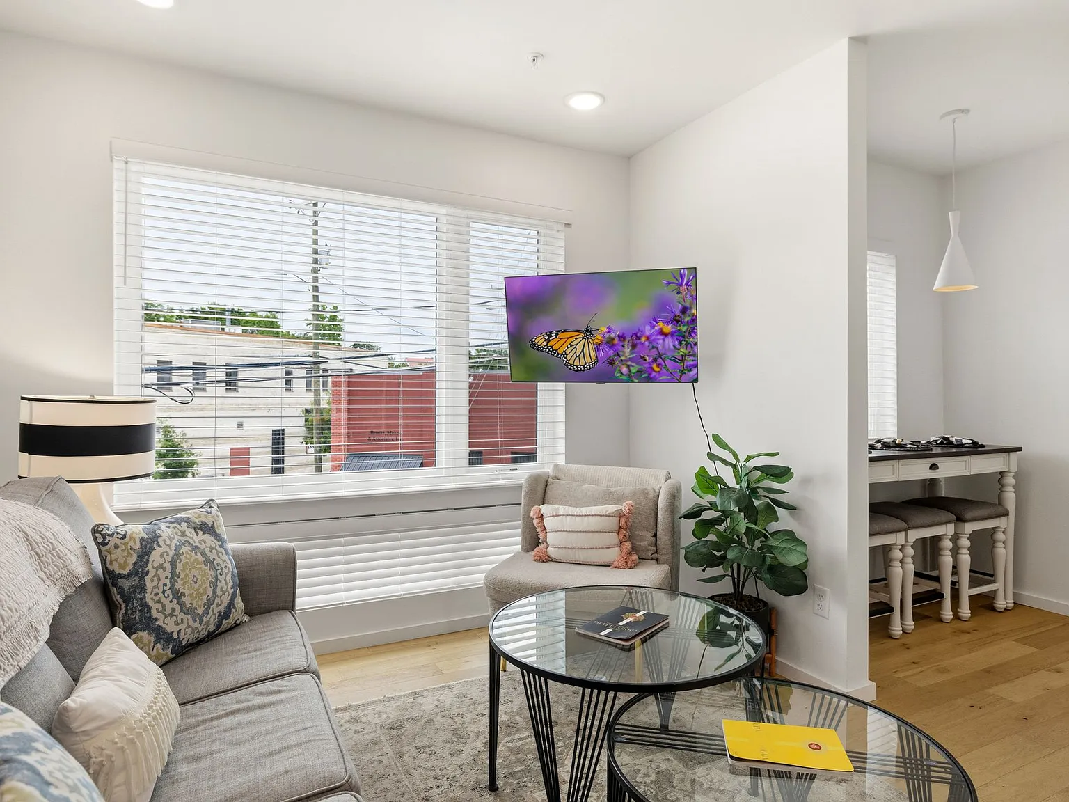 1 bed, 1007 sqft, $1,650 — Photo 4