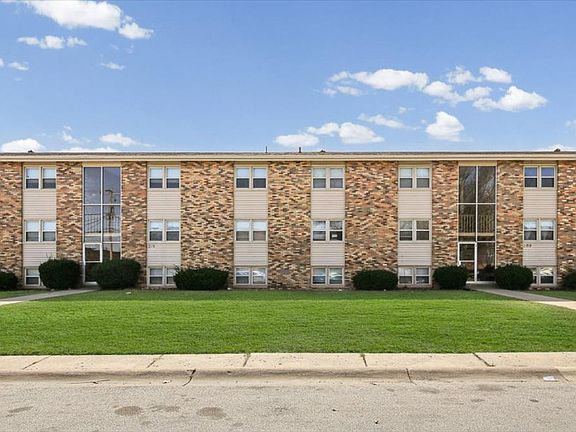 3rd image of 309-311 Robinhood Ln #C4