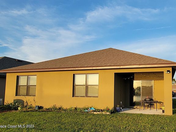 2nd image of 978 Remington Green Dr SE
