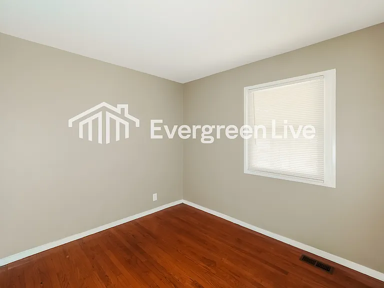 8601 E 92nd Ter — Photo 14