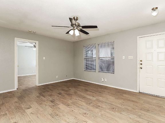 5th image of 6801 Stonleigh Pl #B