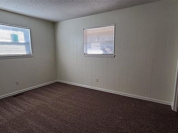 5th image of 35 Sheneman Dr