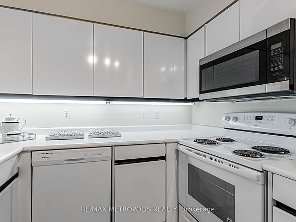 5th image of 7 Carlton St #601