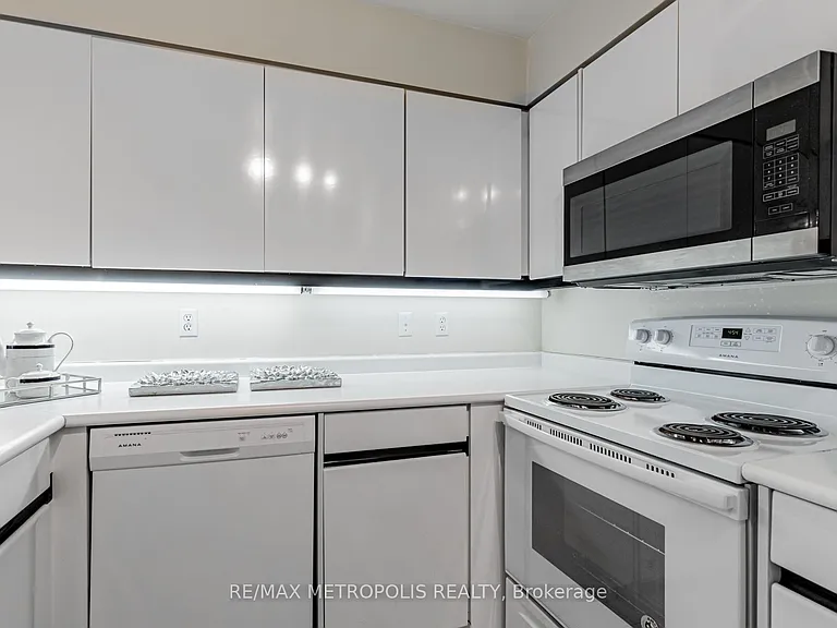 7 Carlton St #601 — Photo 5