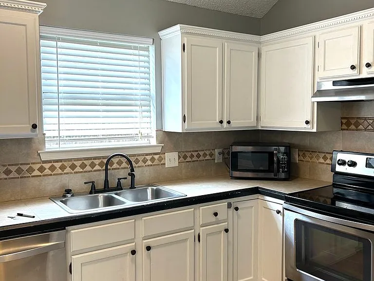 240 Meadow Bend Dr — Photo 7