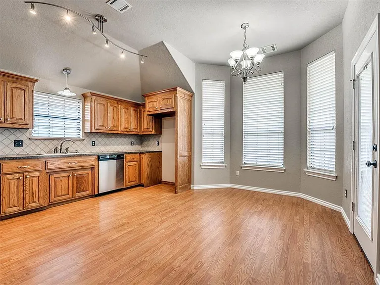 1209 Stoneridge Dr — Photo 24