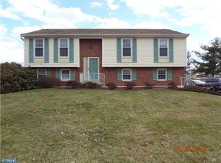 170 Apple Valley Dr, Langhorne, PA 19047