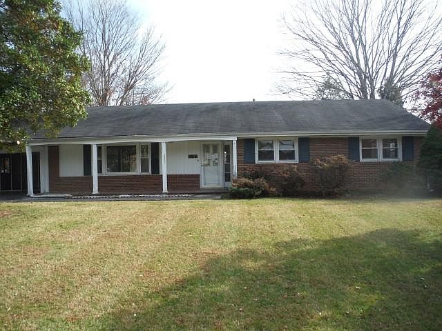 1st image of 5016 Stoneybrook Dr