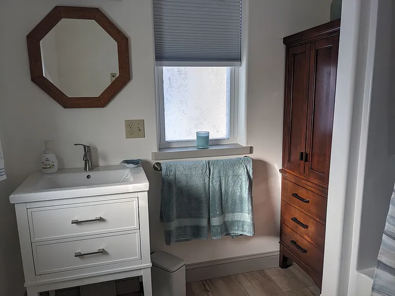 2nd Fl Bathroom