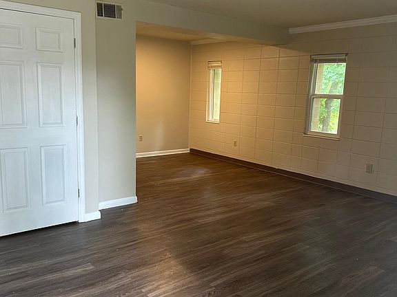 3rd image of 2307 Columbia Ct APT A