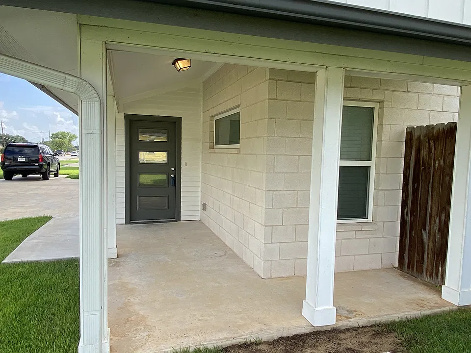 Covered front entry