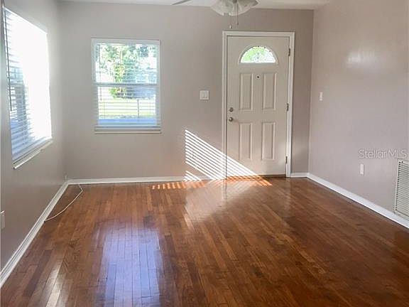 3rd image of 3032 W Helen Ave