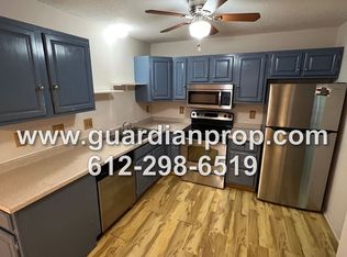 2490 Woodbridge St, Roseville, MN 55113