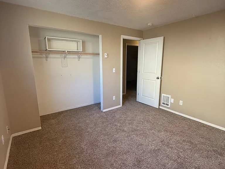 1040 Fenwick St — Photo 18