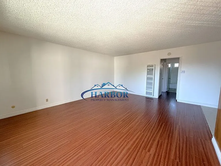 15829 Denker Ave #13 — Photo 3