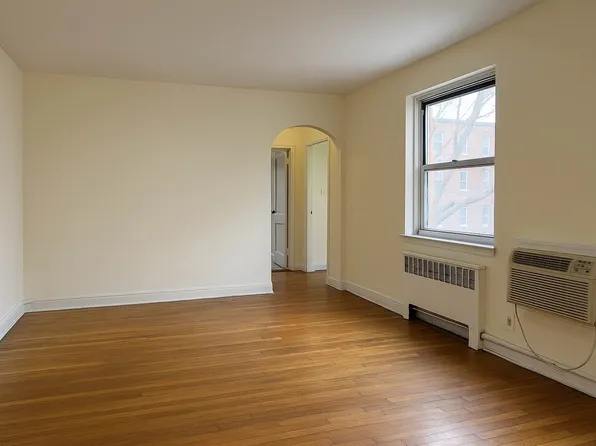 76-03 Commonwealth Boulevard image 1 of 4