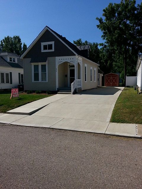 1st image of 594 Cedar St