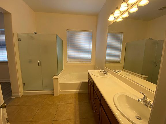 3rd image of 423 Hatheway St