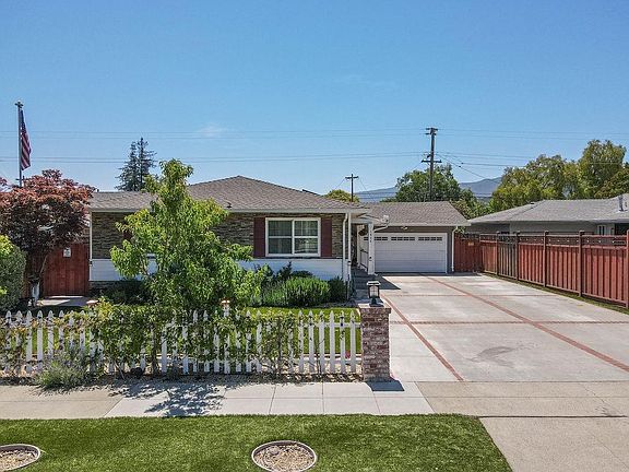 2nd image of 1922 Rosswood Dr