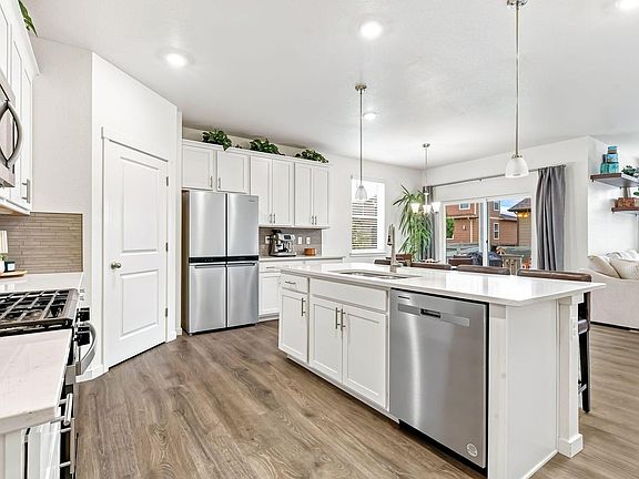 5th image of 1080 Clara View Dr