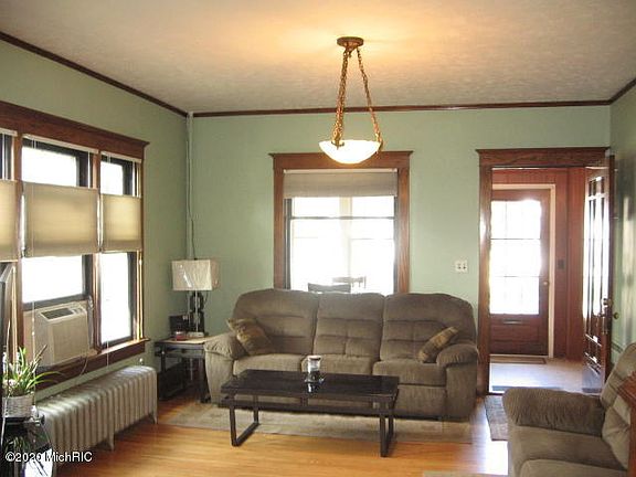 5th image of 714-716 Diana St