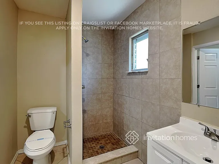 923 38th St W — Photo 10