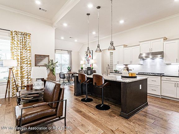 4th image of 4962 Longmire Ln