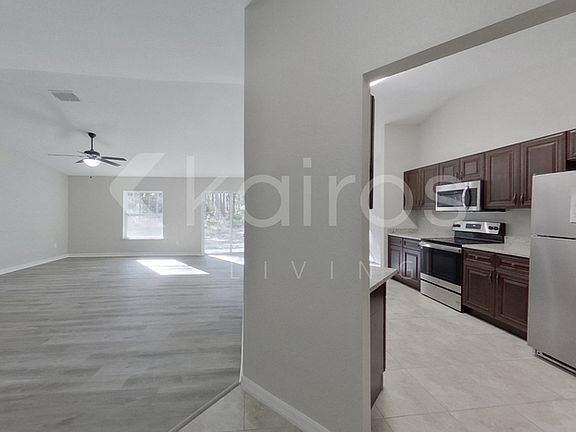 2nd image of 820 Marion Oaks Mnr