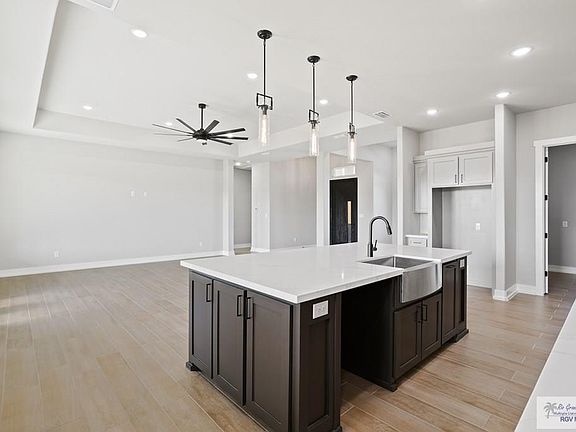 4th image of 3606 Treasure Hills Blvd