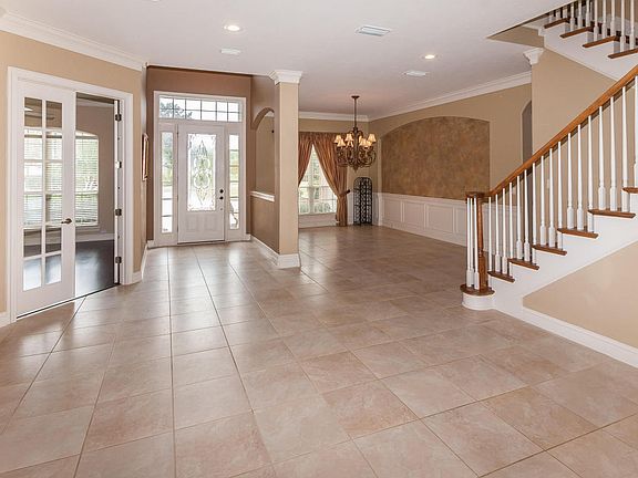 4th image of 321 Summerset Dr