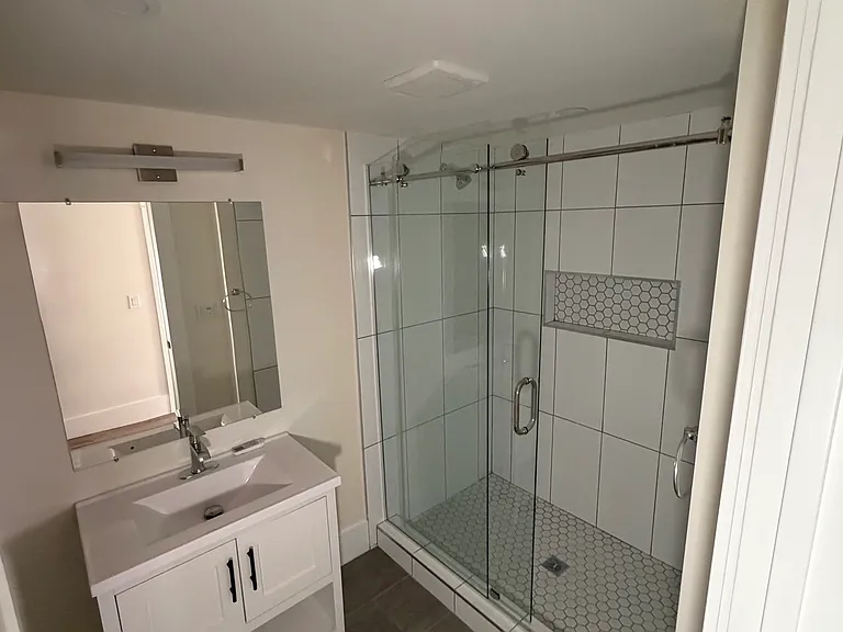 422 E Walnut St — Photo 9