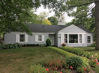 418 E Scranton Ave, Lake Bluff, IL