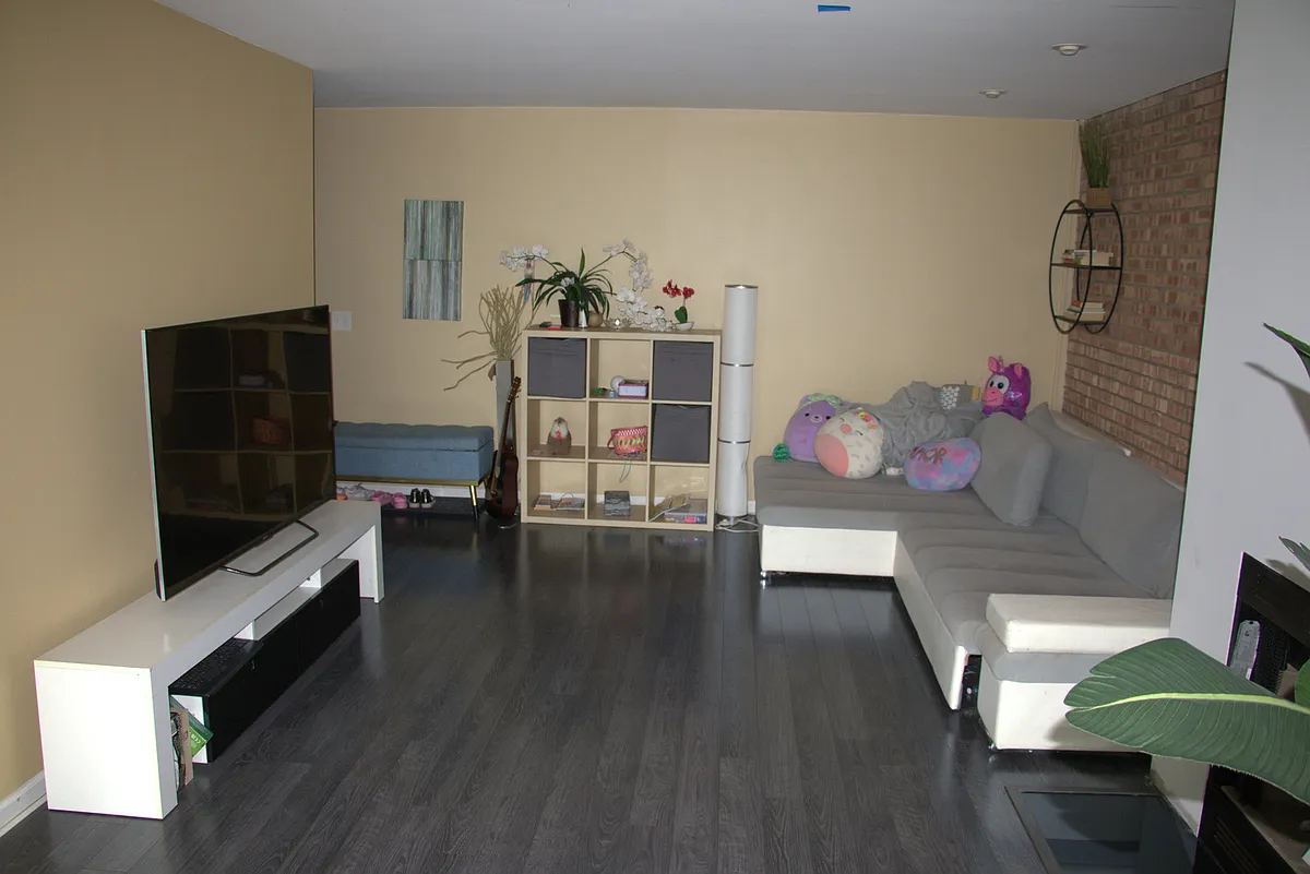 Building Photo - 6000 Oakwood Dr #4D