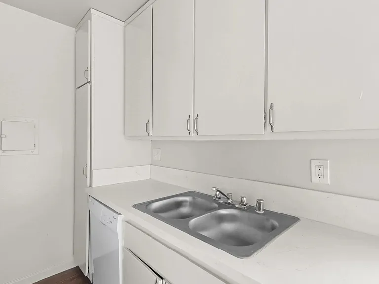 1530 Corinth Ave #7 — Photo 14