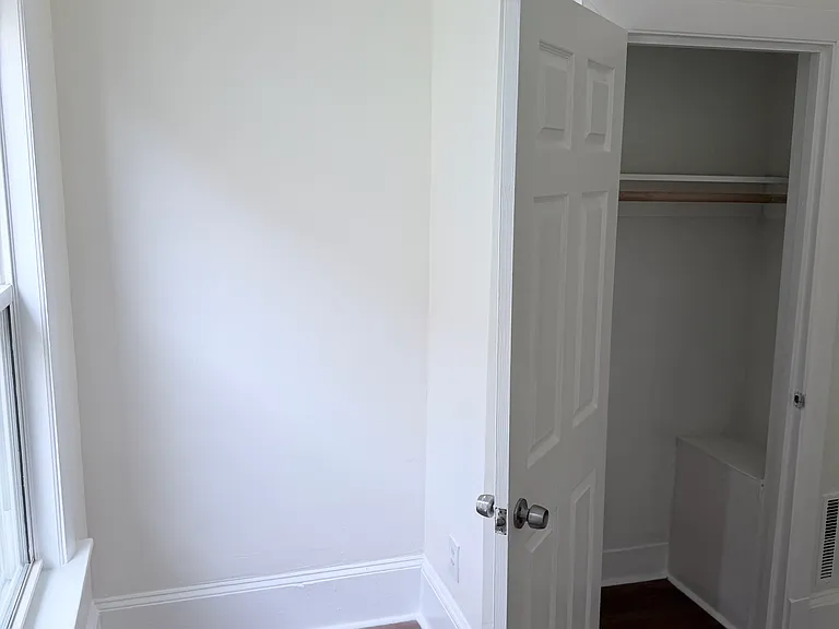 middle bedroom