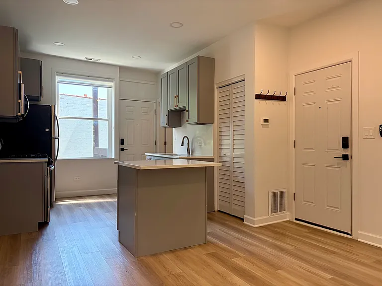5325 N Damen Ave #2 — Photo 2