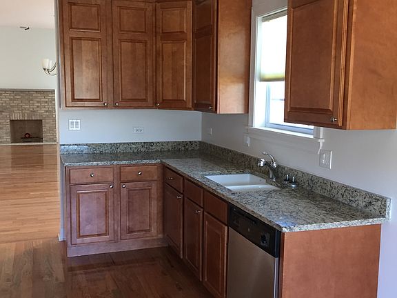 4th image of 1301 Bradley Cir
