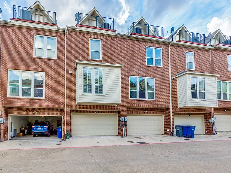 2412 Worthington St — Photo 23