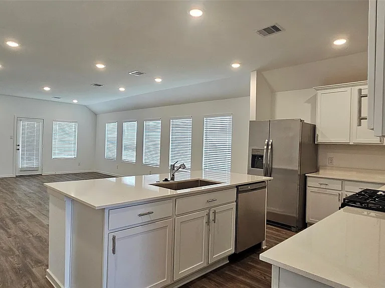 9918 Lockridge Manor Dr — Photo 7