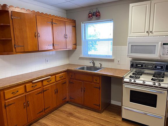 3rd image of 6722 Lansdowne Ave