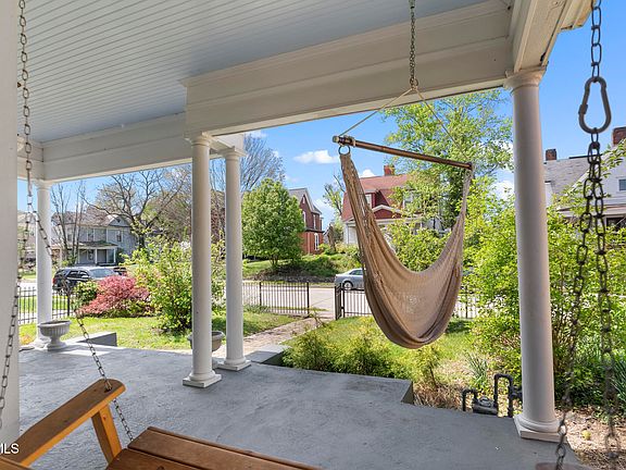 4th image of 237 Solar St