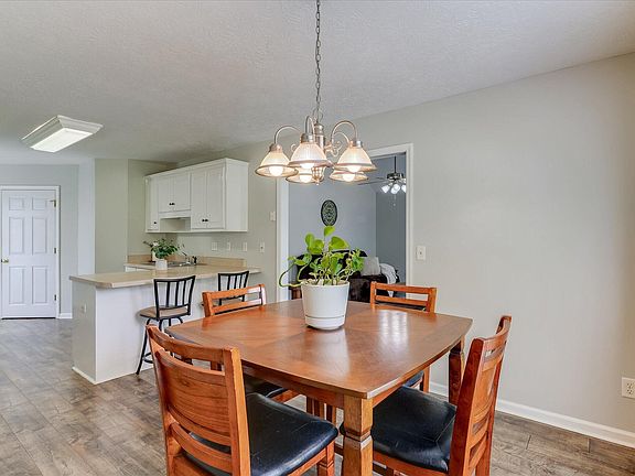 4th image of 167 Cherry Laurel Dr