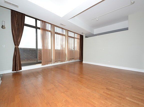 3rd image of 2272 S Archer Ave Unit 8E
