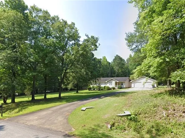 208 Lakeshore Dr, Jefferson, GA 30549