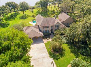 6910 Plantation Dr, Cove, TX 77523