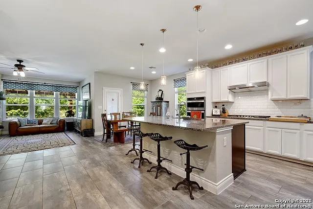 9113 Sunpool — Photo 8